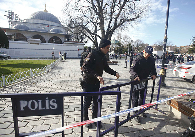 На центральной площади Стамбула произошел взрыв: есть погибшие